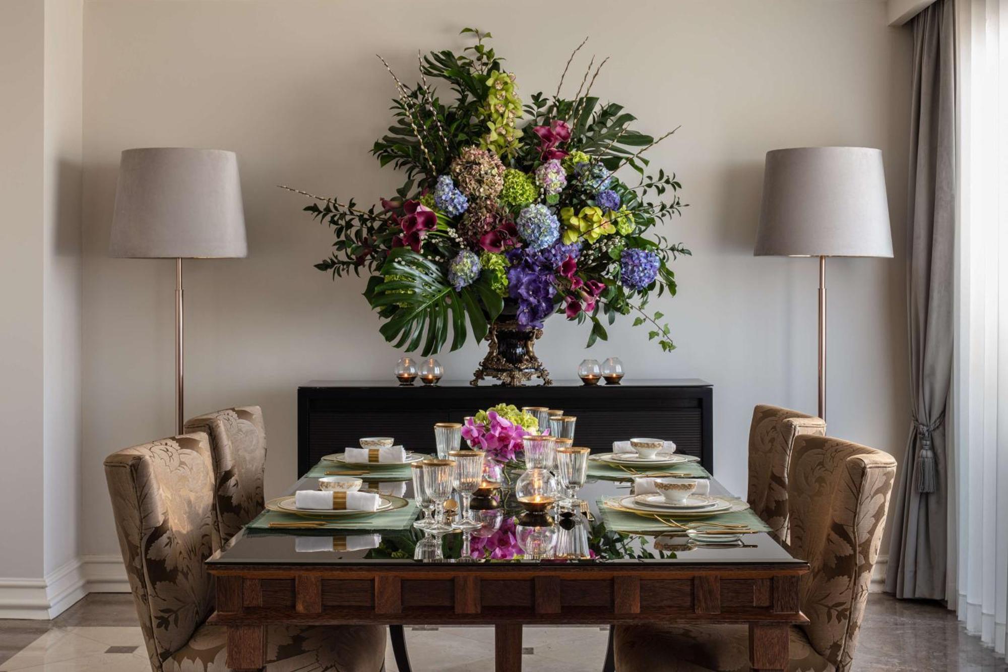 Tivoli Avenida Liberdade Lisboa - A Leading Hotel Of The World Exterior foto A dining room table set for a meal
